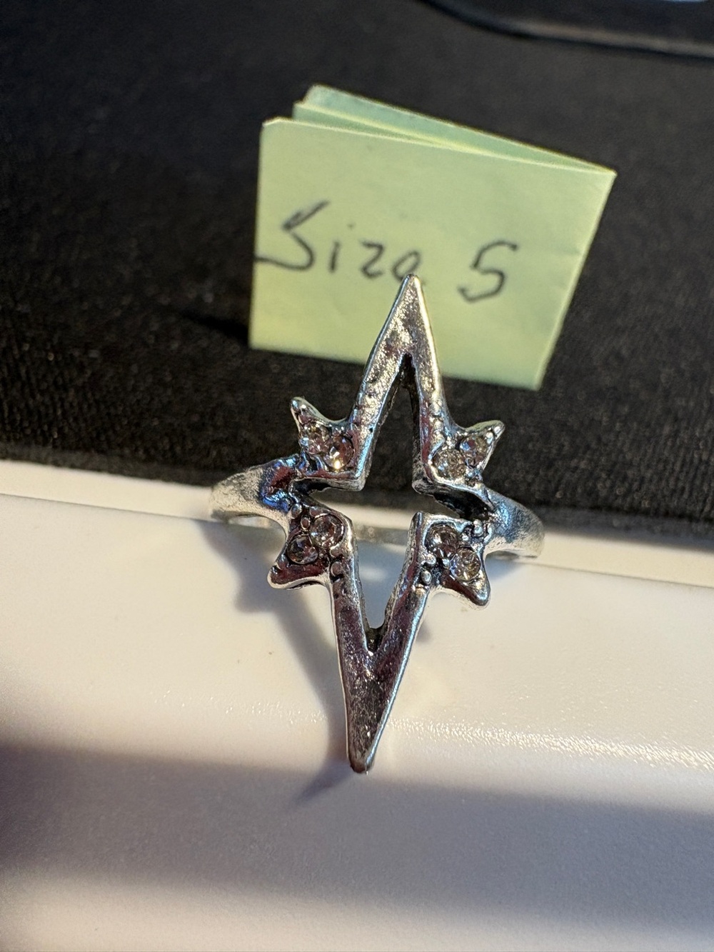 Silver Starburst V-Shaped Ring - Size 5